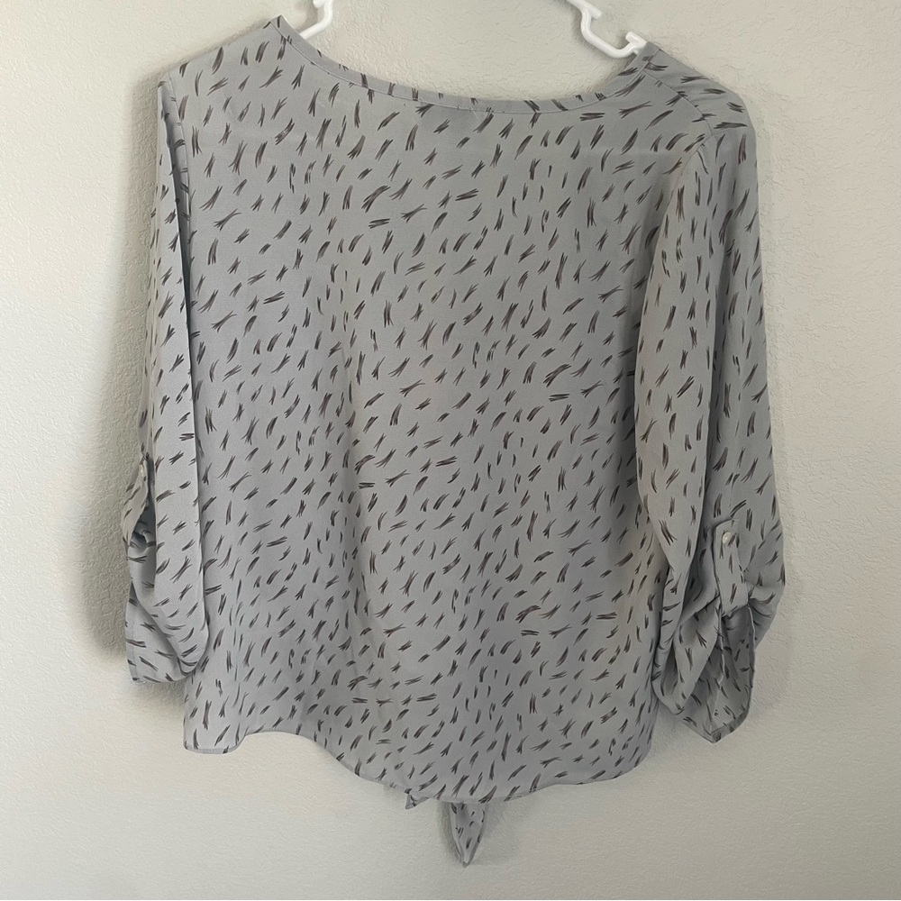 ACOA Grey Printed Tie Front Blouse NWT Lightweight 3/4 Sleeve Top Size Small - Picture 8 of 9